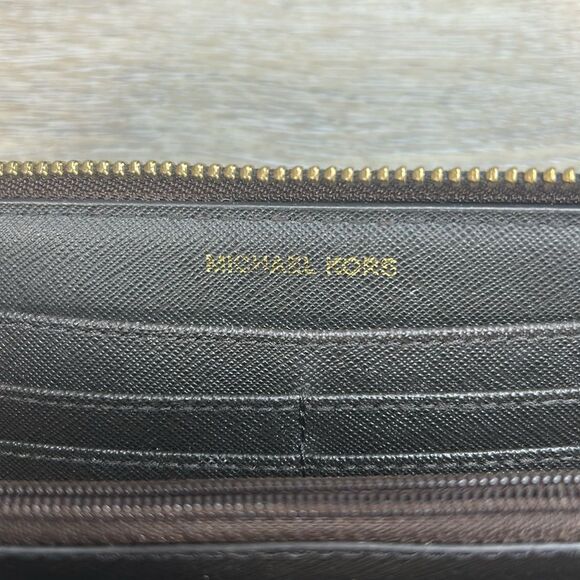 1122 Michael Kors brown signature full zip wallet - Picture 9 of 12